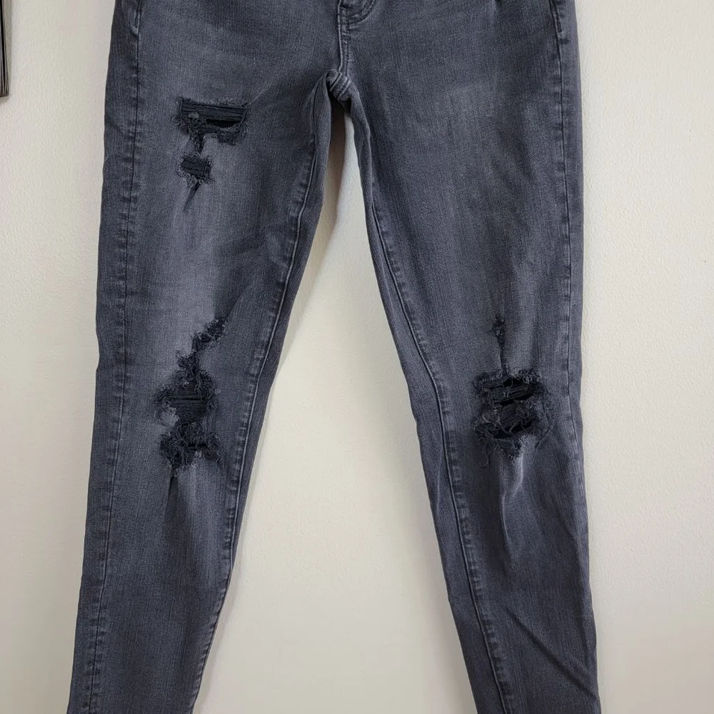 American Eagle Super Low Rise Skinny Jegging Jeans Black Distressed Frayed AE 4